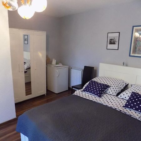 Oriella Apartmans And Room Novigrad Istria Exteriör bild