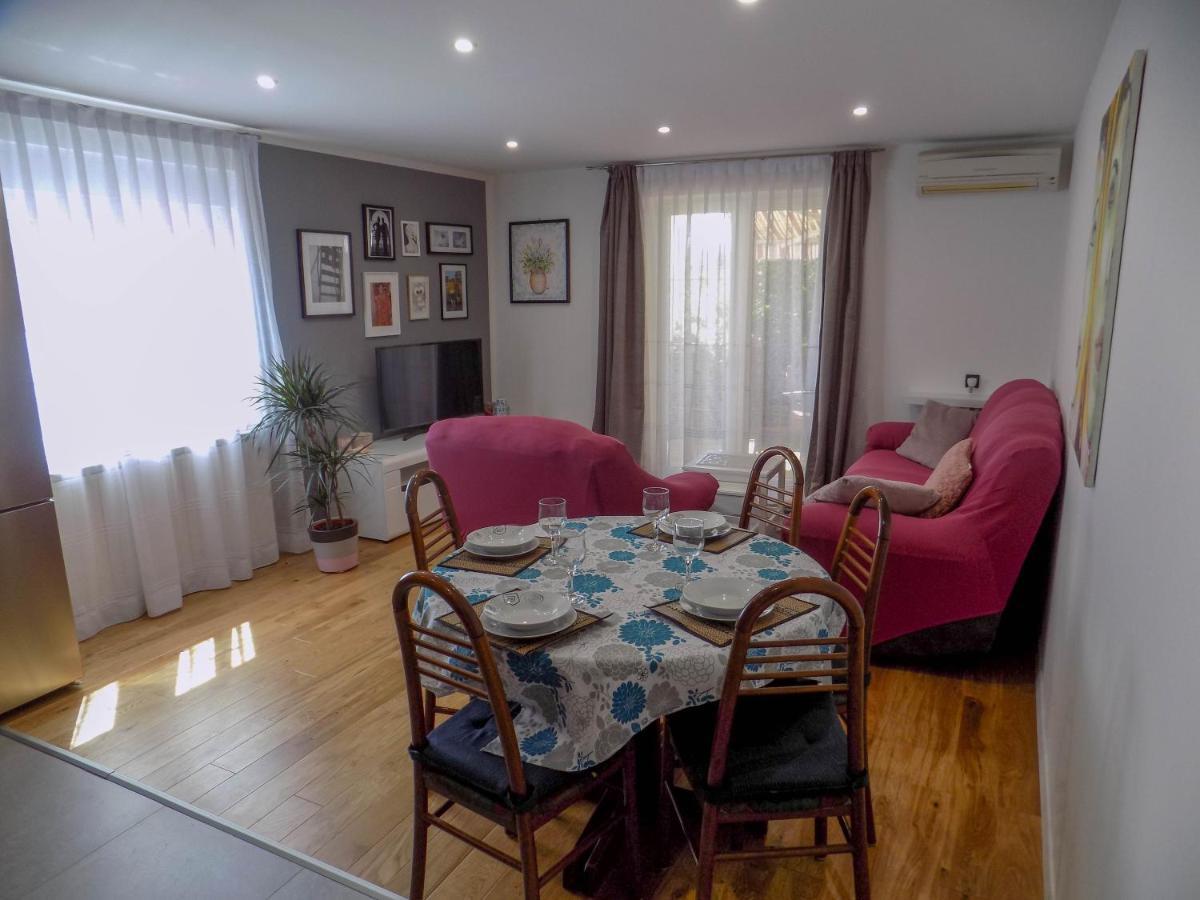 Oriella Apartmans And Room Novigrad Istria Exteriör bild
