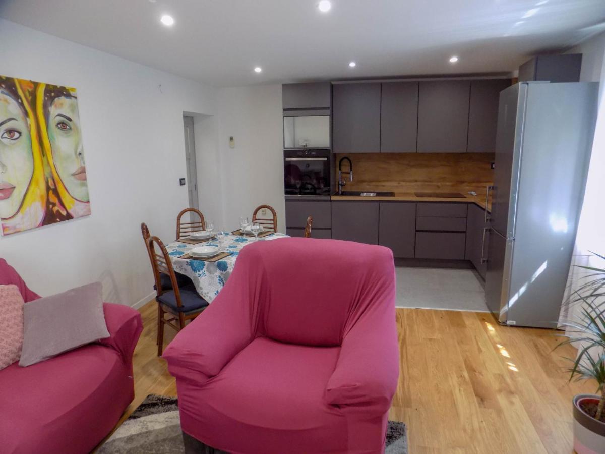 Oriella Apartmans And Room Novigrad Istria Exteriör bild