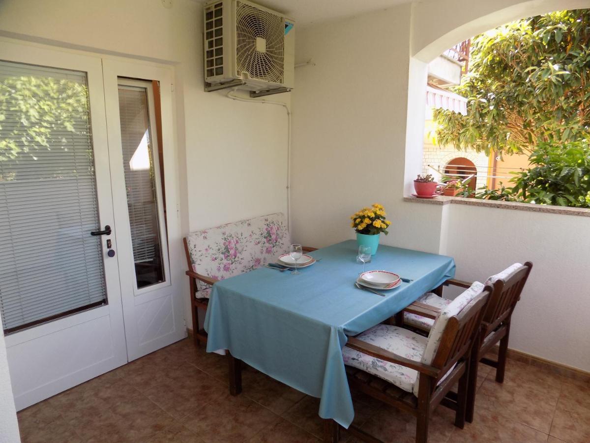 Oriella Apartmans And Room Novigrad Istria Exteriör bild